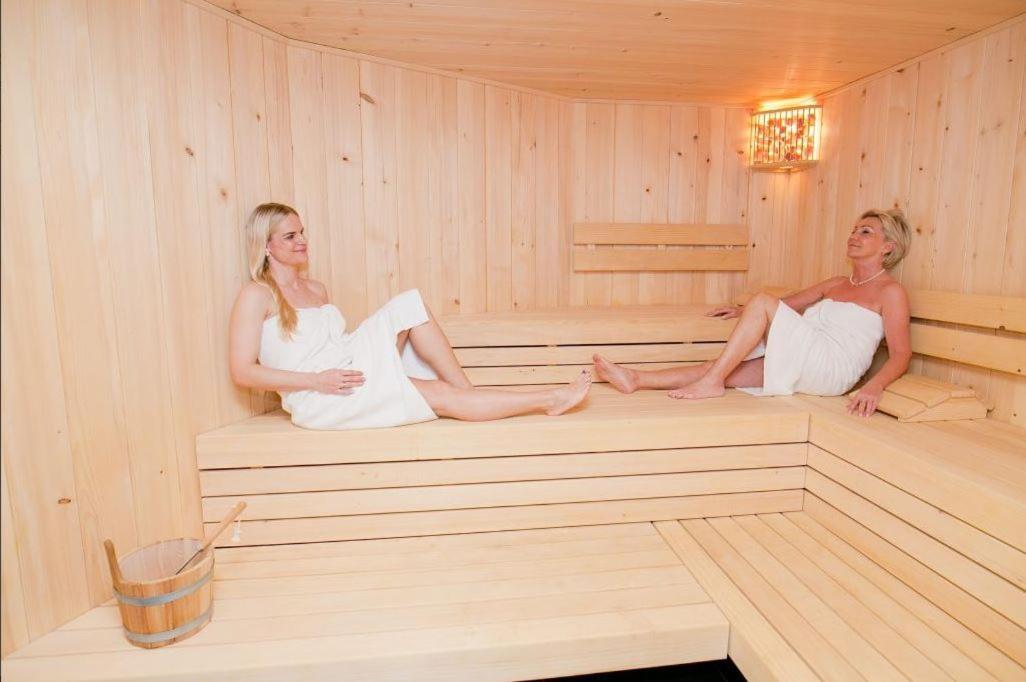 Ikuna Naturresort Natternbach Екстериор снимка